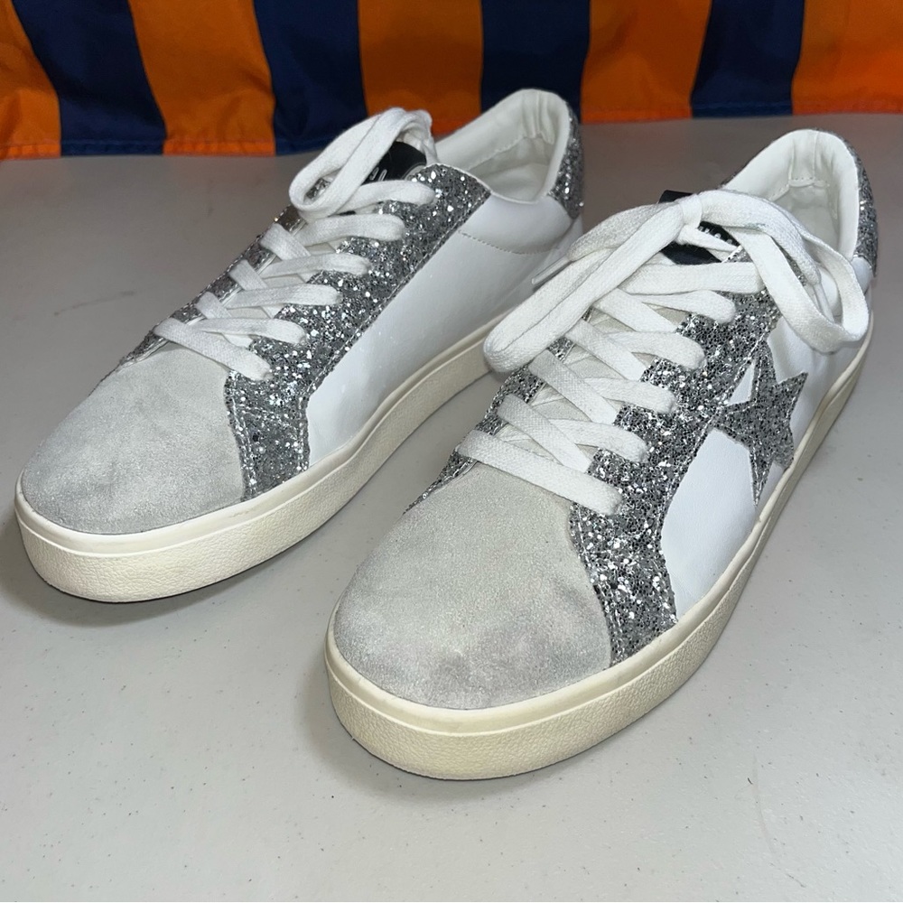 Steve Madden White Tennis Shoes With Star & glitter Size 10M leather upper